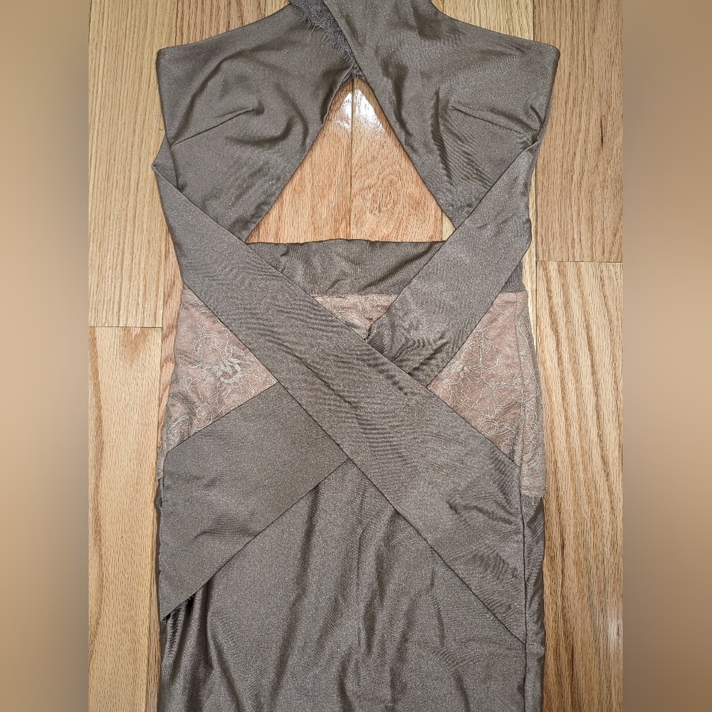 11. NWT MICHAEL COSTELLO X REVOLVE PHILIP MIDI DRESS IN TAUPE - Picture 5 of 10